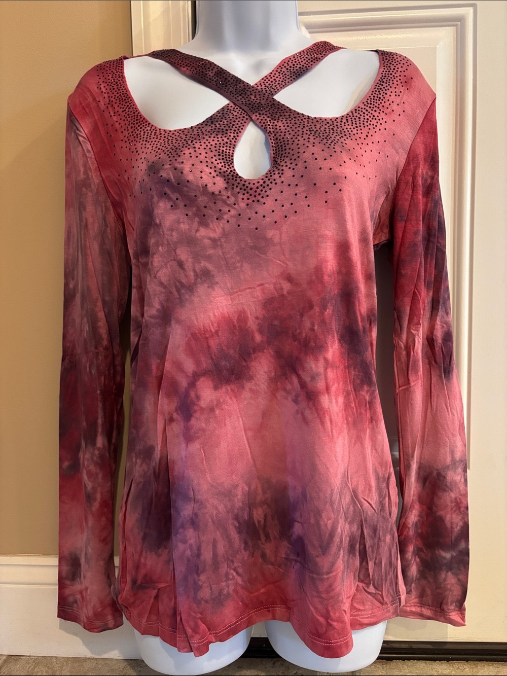 Vocal Women's Raspberry-Navy Tie-Dye Crisscross Keyhole Long Sleeve Top